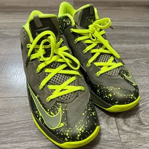 Nike Max LeBron 11 Low 'Dunkman' Medium Khaki/Olive-Volt Basketball Shoes